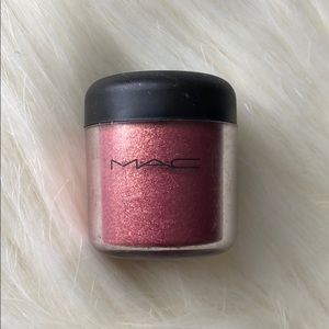 Brand new Mac pigment in rose